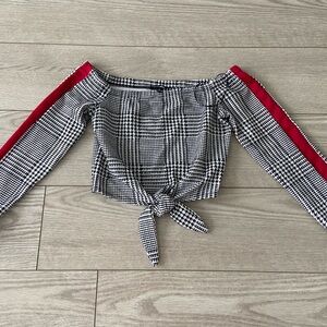 Fashion Nova women’s top/ blouse. Size:M